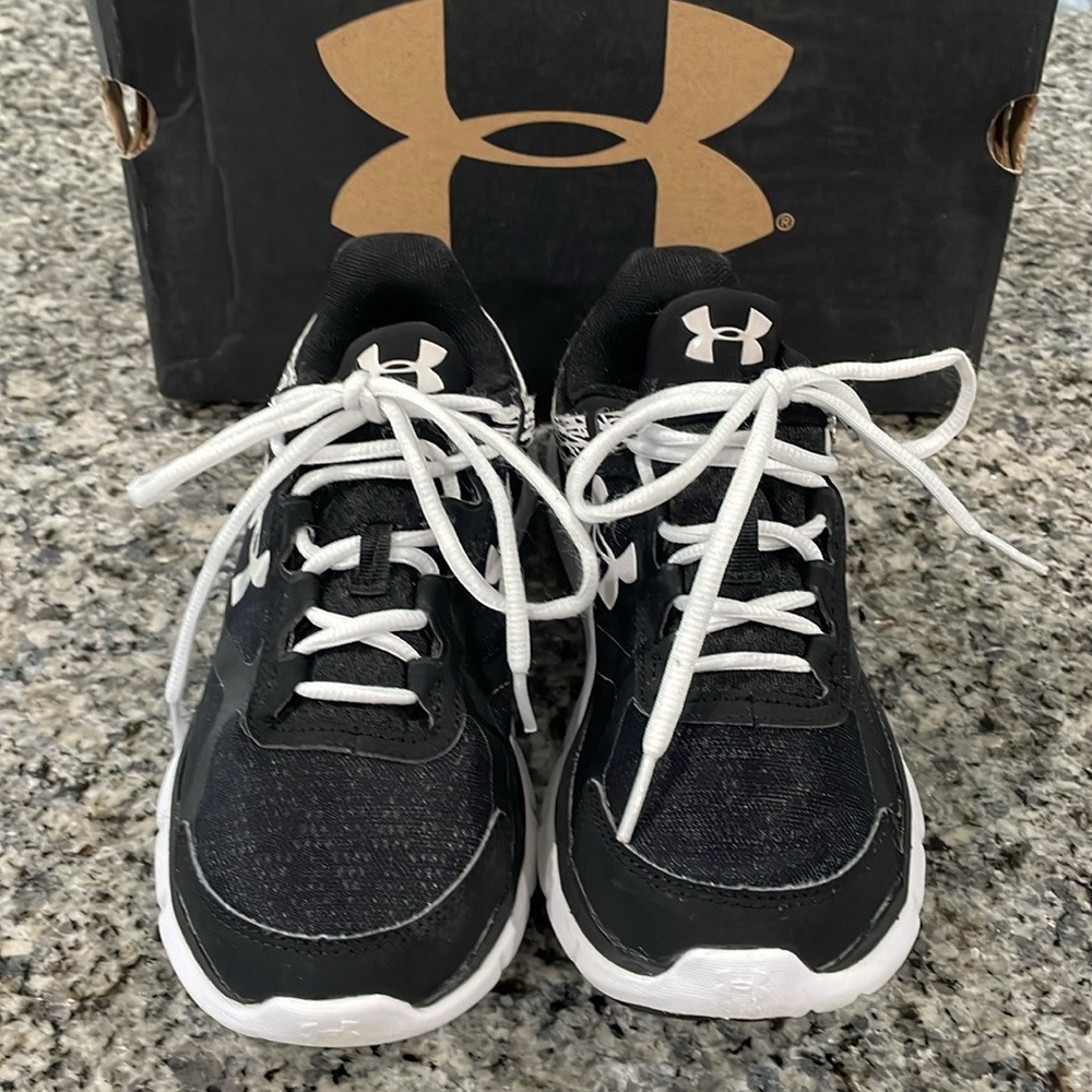 Under Armour Running Shoes - Picture 2 of 10